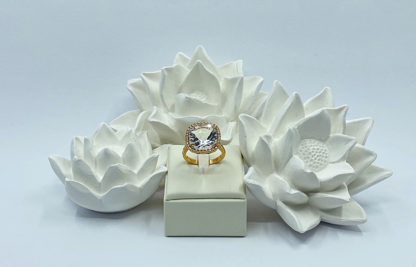 Anello in oro rosa, brillanti e cristallo di rocca